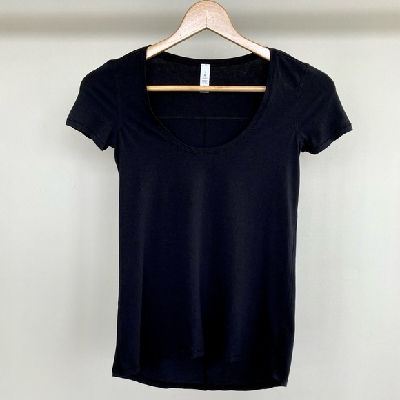 Lululemon Another Round short sleeve t-shirt. 🖤 - Picture 5 of 8